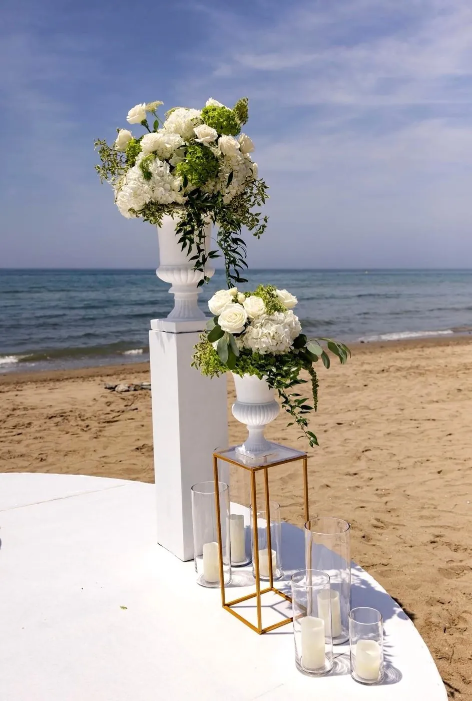Decoración floral para una boda en la playa en Marbella